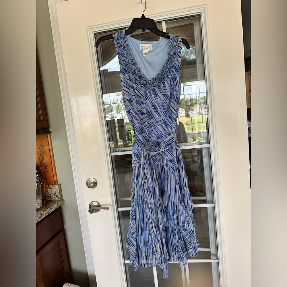 Blue patterned ruffled and sleeveless-dress